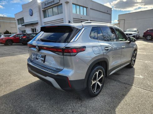 Certified 2025 Volkswagen Tiguan SE w/ Panoramic Sunroof Package image 4