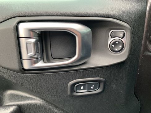 Used 2020 Jeep Wrangler Sport AWD/4WD image 33