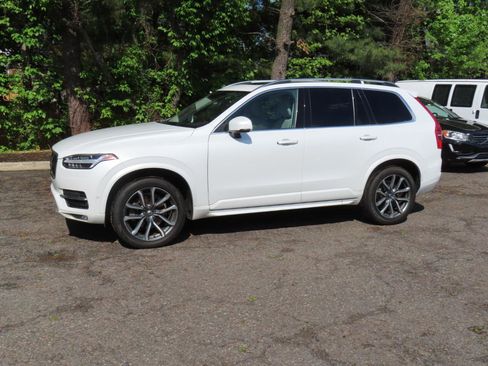 Used 2018 Volvo XC90 T6 Momentum w/ Convenience Package AWD/4WD image 3