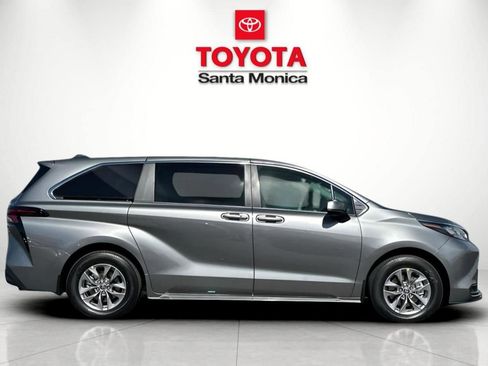 New 2026 Toyota Sienna LE FWD image 2