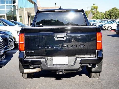 Used 2025 Toyota Tacoma SR5 AWD/4WD image 5