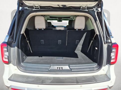Used 2024 Ford Expedition Limited image 12