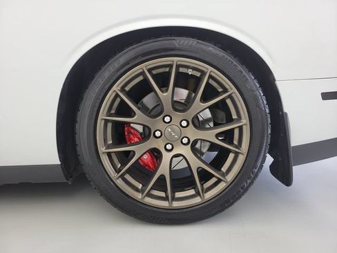 Used 2017 Dodge Challenger SRT Hellcat RWD image 10