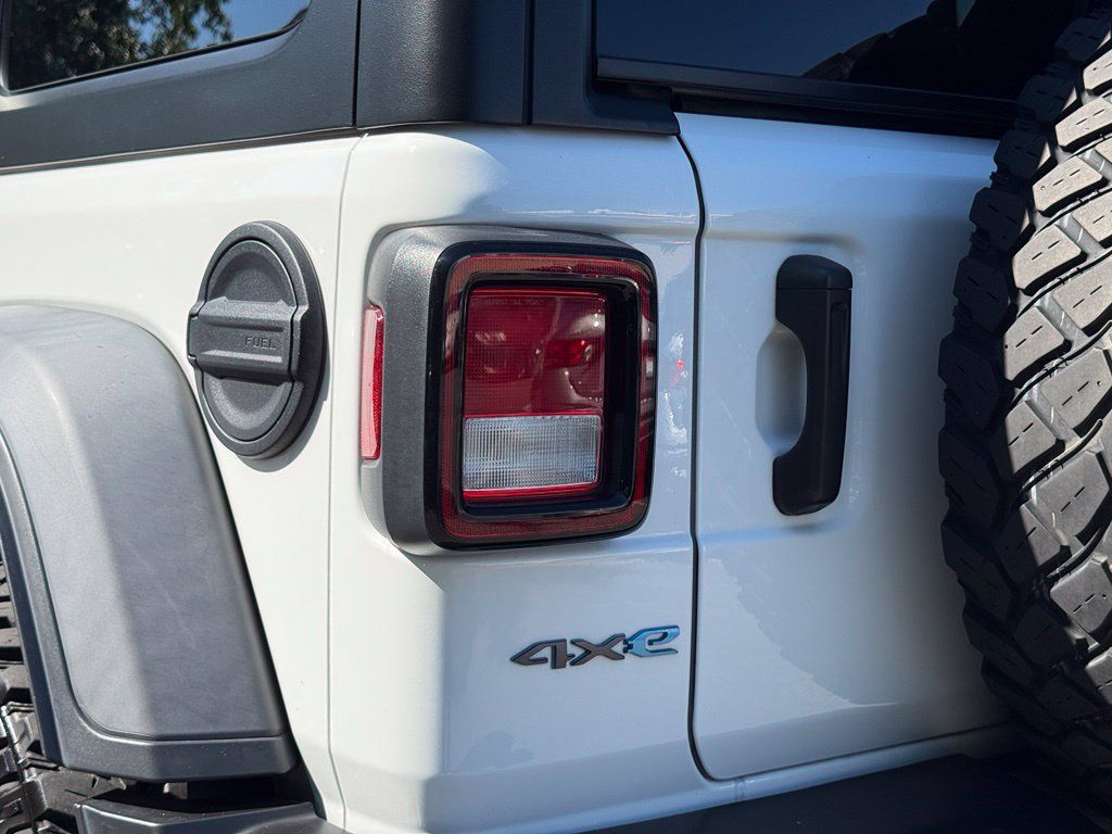 Used 2023 Jeep Wrangler Unlimited w/ Cold Weather Group AWD/4WD image 11