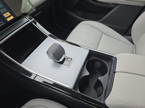 Used 2025 Land Rover Range Rover Evoque S image 25