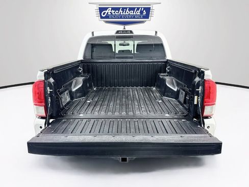 Used 2017 Toyota Tacoma TRD Sport AWD/4WD image 27
