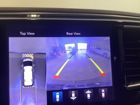 Used 2018 Chrysler Pacifica Limited w/ Tire & Wheel Group FWD image 19