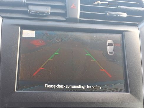 Used 2020 Ford Fusion SE FWD image 4