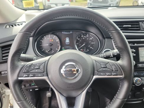 Used 2017 Nissan Rogue SV image 19