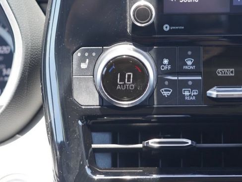Used 2020 Toyota Highlander XLE FWD image 29