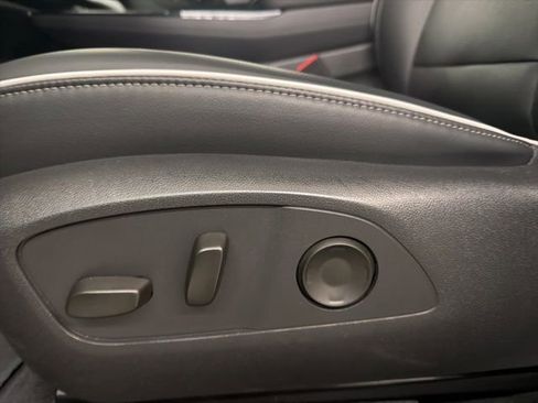 Used 2025 Buick Enclave Preferred AWD/4WD image 30