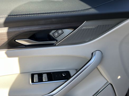 Used 2023 Jaguar F-PACE S image 28