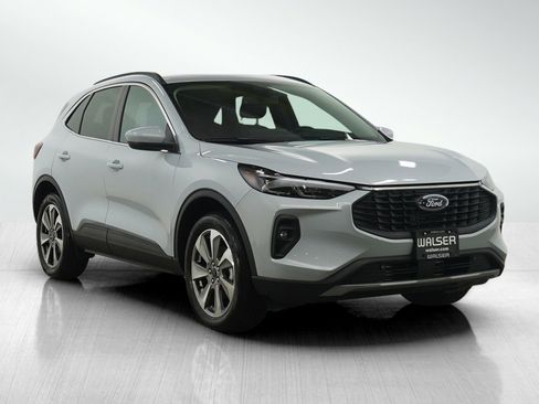 Used 2025 Ford Escape Platinum image 7