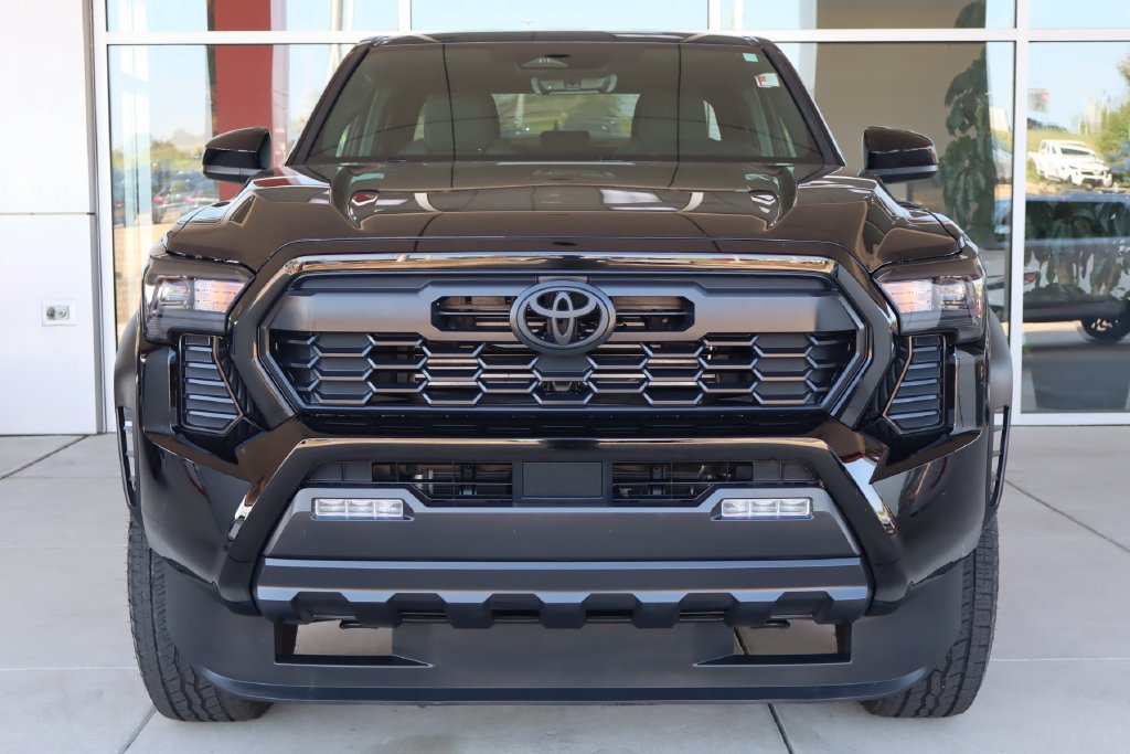 Used 2025 Toyota Tacoma TRD Off-Road AWD/4WD image 2