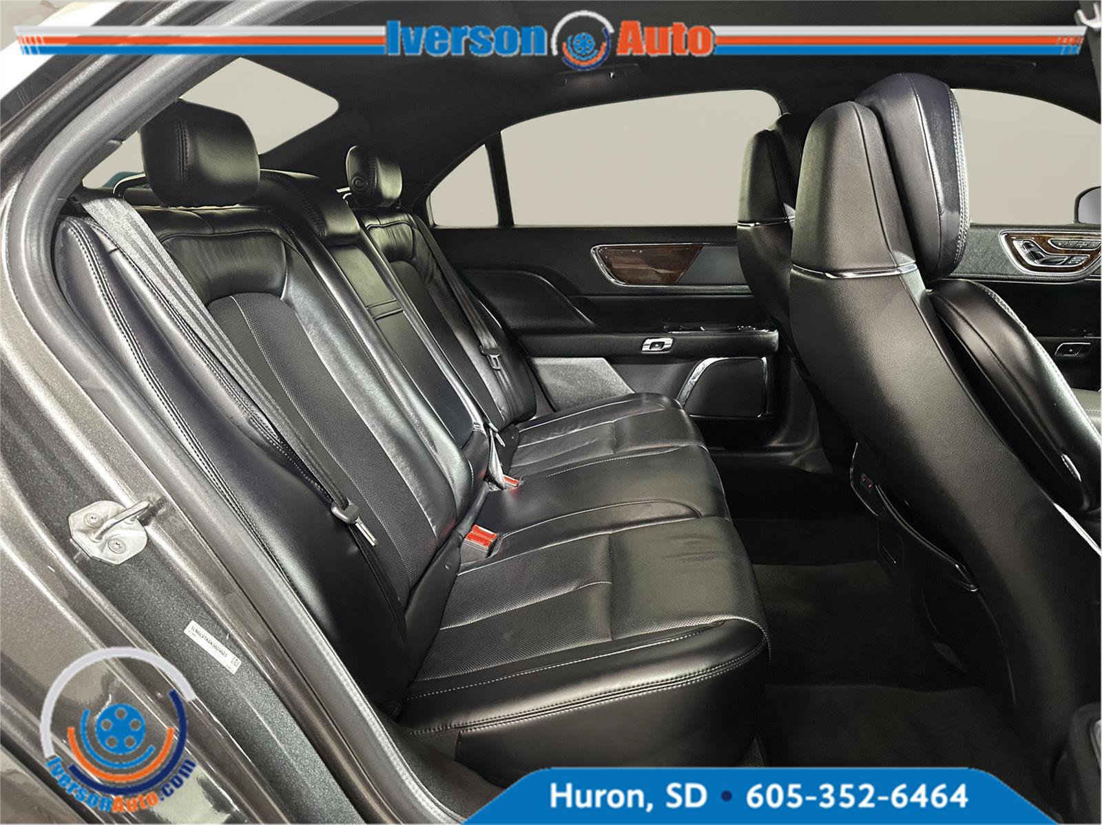 Used 2019 Lincoln Continental Select w/ Continental Climate Package AWD/4WD image 30