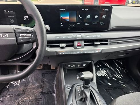 Used 2025 Kia K4 FWD image 20