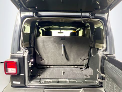 Used 2018 Jeep Wrangler Sport image 34