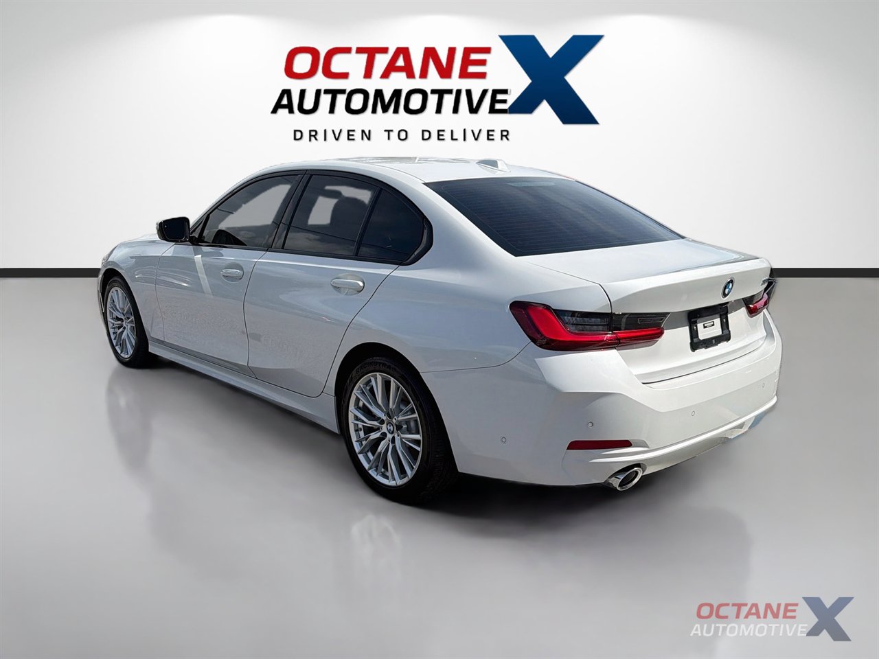 Used 2023 BMW 330i Sedan w/ Premium Package RWD image 5