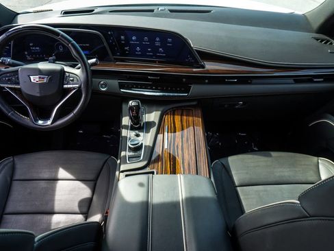Used 2023 Cadillac Escalade Premium Luxury RWD image 13