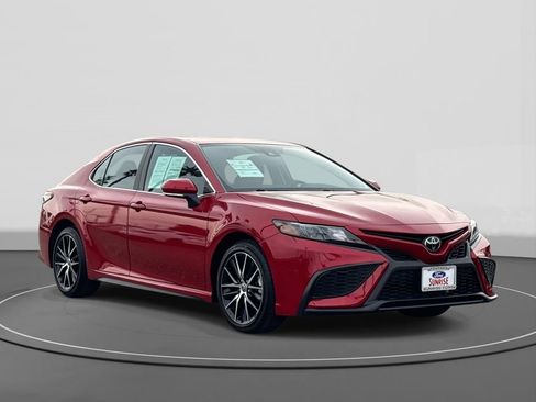 Used 2023 Toyota Camry SE image 4