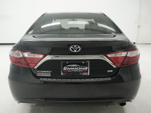 Used 2016 Toyota Camry SE FWD image 5