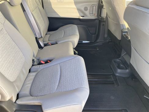 Used 2023 Toyota Sienna LE image 10