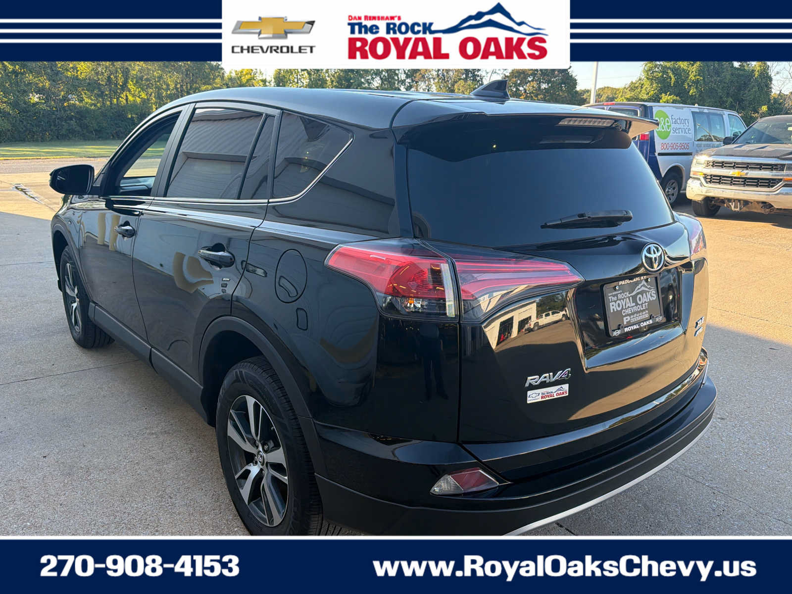 Used 2018 Toyota RAV4 XLE AWD/4WD image 3