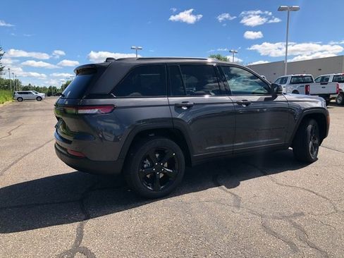 New 2025 Jeep Grand Cherokee Limited w/ Black Appearance Package image 7
