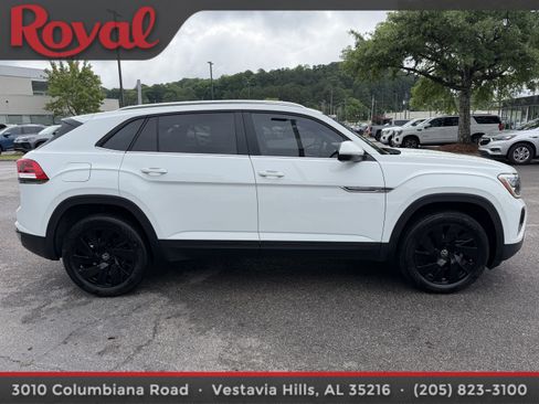 Certified 2024 Volkswagen Atlas Cross Sport SE w/ Black Wheel Package FWD image 5