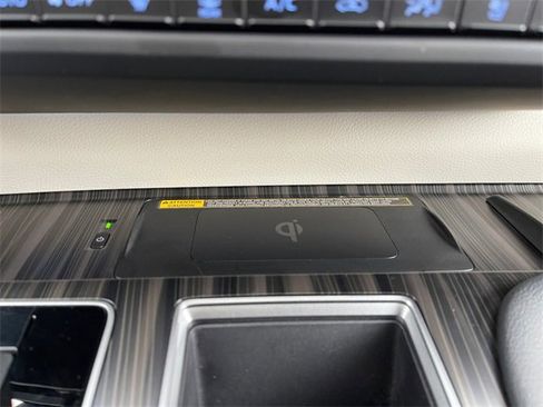 Used 2024 Toyota Sienna Platinum image 28