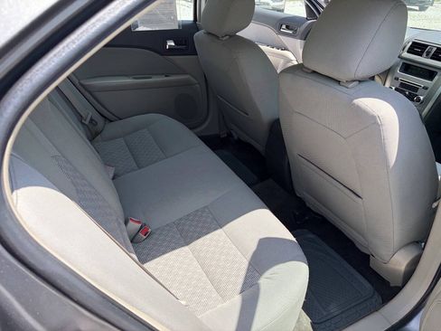 Used 2011 Ford Fusion SE FWD image 2