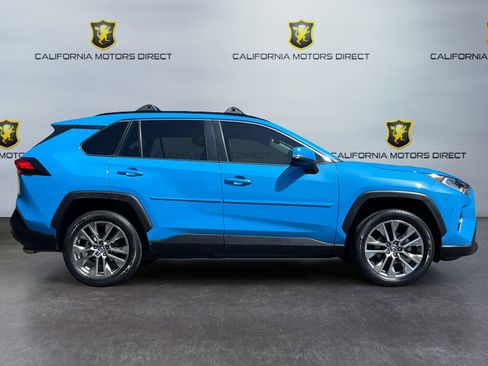 Used 2019 Toyota RAV4 XLE Premium w/ Carpet Mat Package FWD image 7