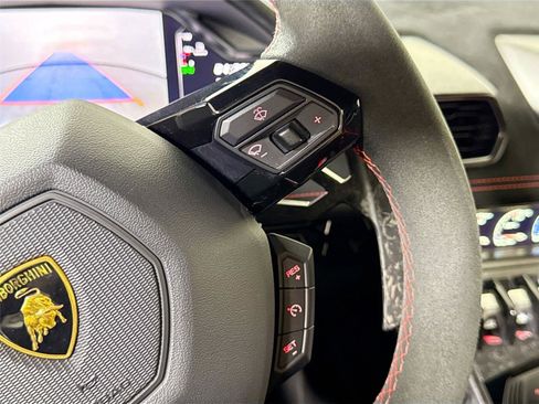 Used 2018 Lamborghini Huracan image 22