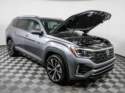 Certified 2025 Volkswagen Atlas SEL Premium R-Line image 39