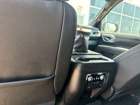 Used 2023 GMC Yukon SLT w/ SLT Luxury Package RWD image 13