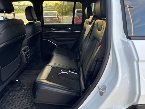 Used 2023 Jeep Grand Cherokee Trailhawk AWD/4WD image 19