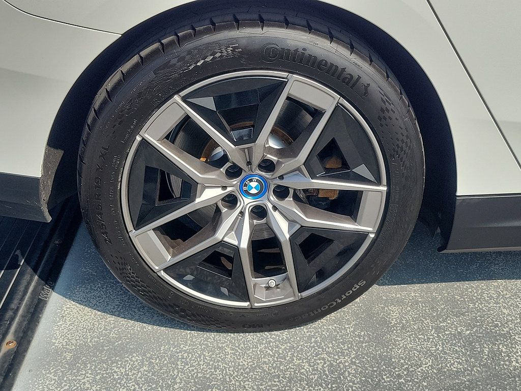 Used 2024 BMW i5 eDrive40i w/ Convenience Package RWD image 6