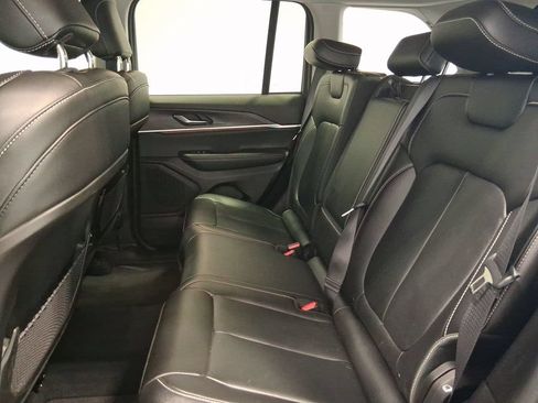 Used 2023 Jeep Grand Cherokee Limited AWD/4WD image 10