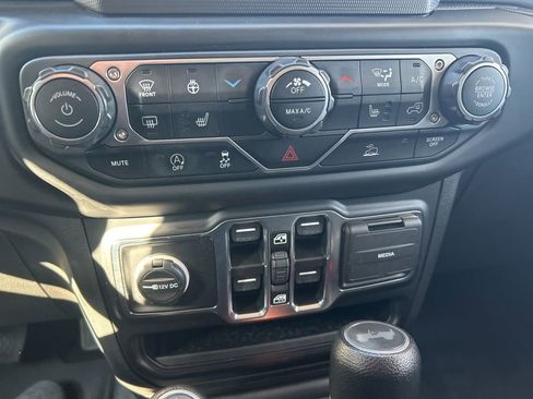 Used 2022 Jeep Wrangler Unlimited Sport image 19