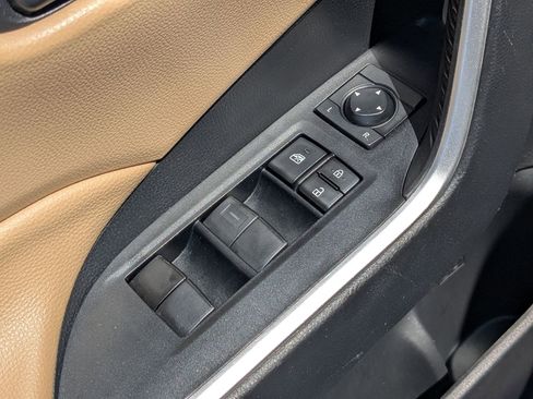 Used 2022 Toyota RAV4 LE image 13