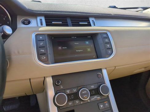 Used 2017 Land Rover Range Rover Evoque SE image 13