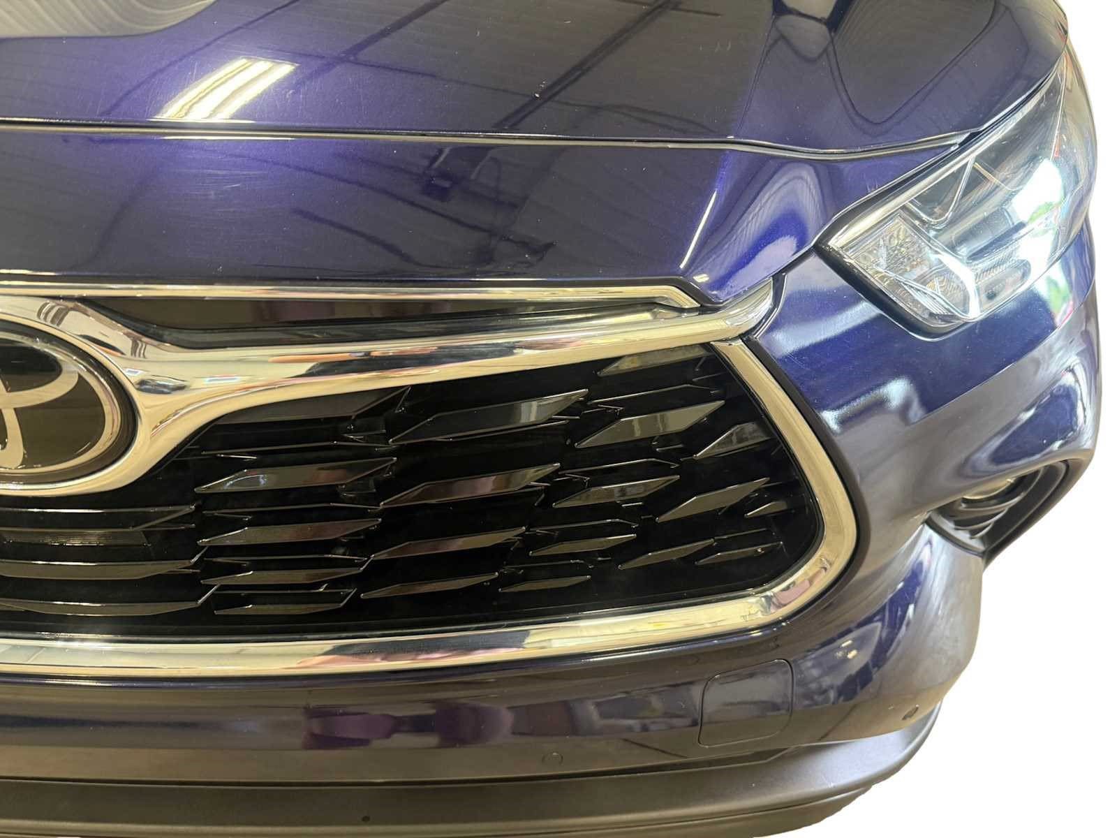 Certified 2021 Toyota Highlander Limited AWD/4WD image 5