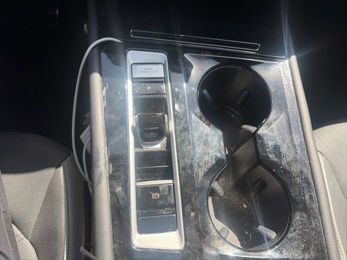 Used 2024 Volkswagen Atlas Peak Edition SE image 7