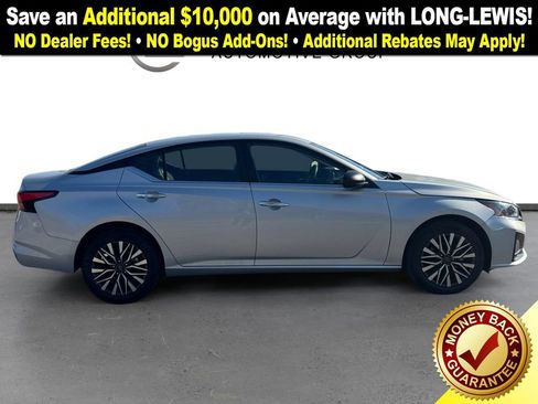 Used 2025 Nissan Altima 2.5 SV image 8