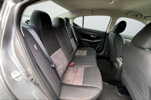 Used 2022 Nissan Sentra SR w/ Trunk Package FWD image 22