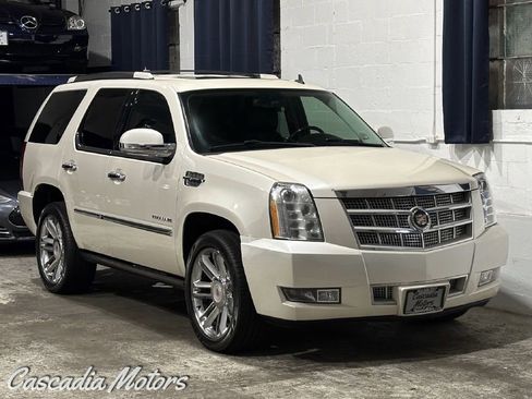 Used 2013 Cadillac Escalade Platinum image 1