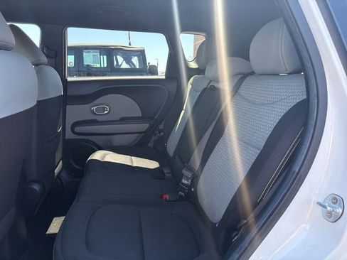 Used 2016 Kia Soul + FWD image 13