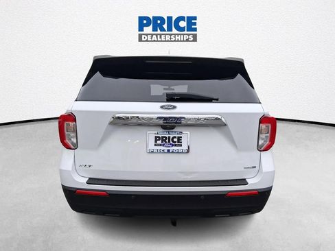 Used 2020 Ford Explorer XLT image 4