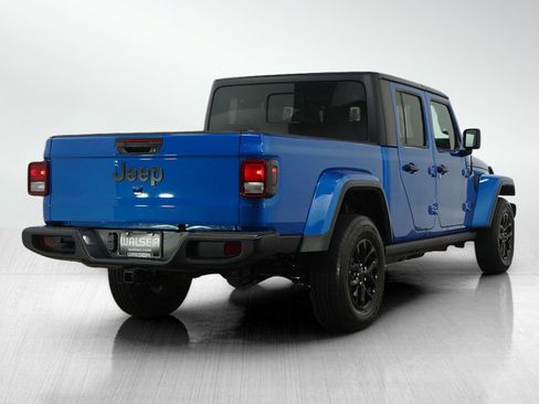 Used 2023 Jeep Gladiator Sport image 5