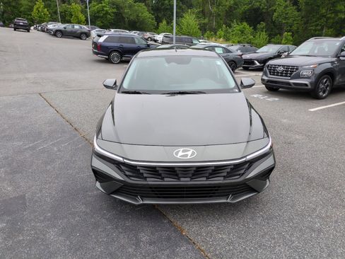 New 2026 Hyundai Elantra SE FWD image 2